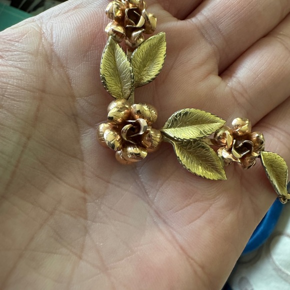 Krementz Necklace Tri Gold Rose Leaf - Picture 10 of 15